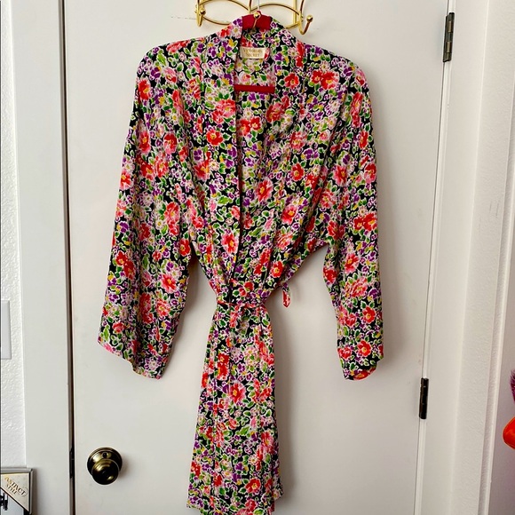 Victoria's Secret Other - VICTORIA’S SECRET Vintage Multicolor Floral Robe